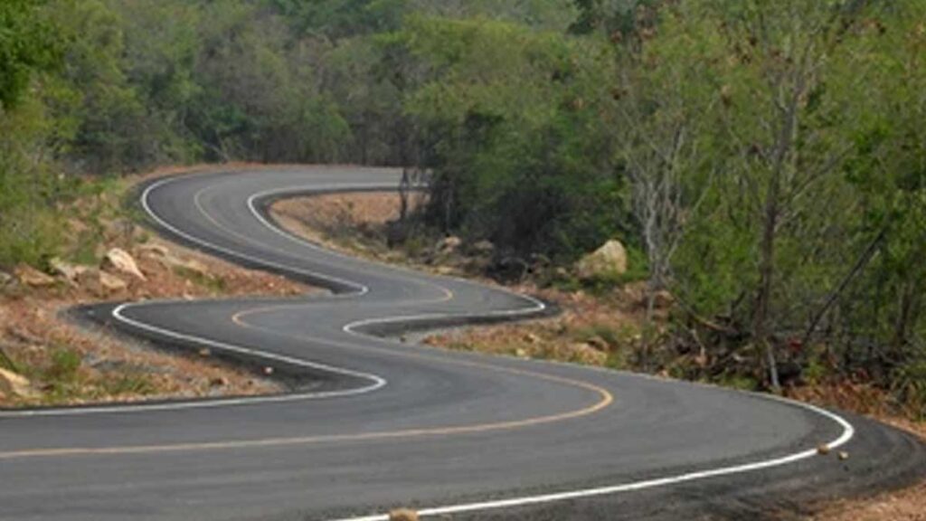 Soft undulating Curves of Snake Road